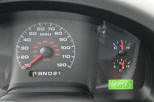 Used 2007 White Ford  image 23