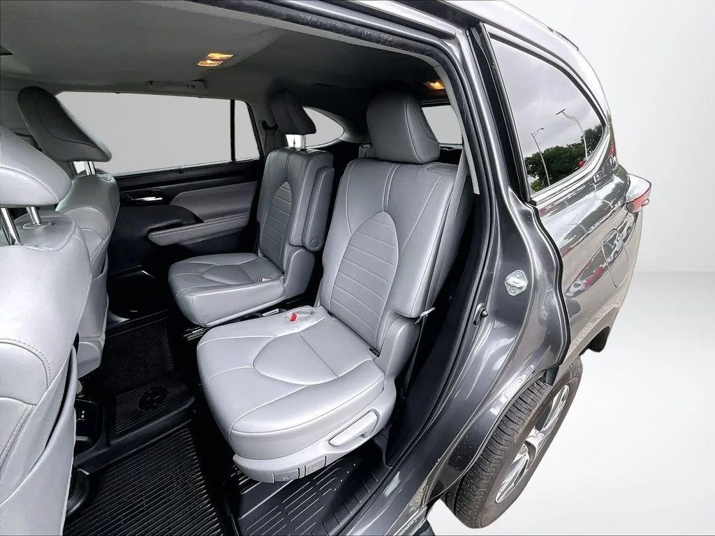 Used 2022 Gray Toyota XLE image 27