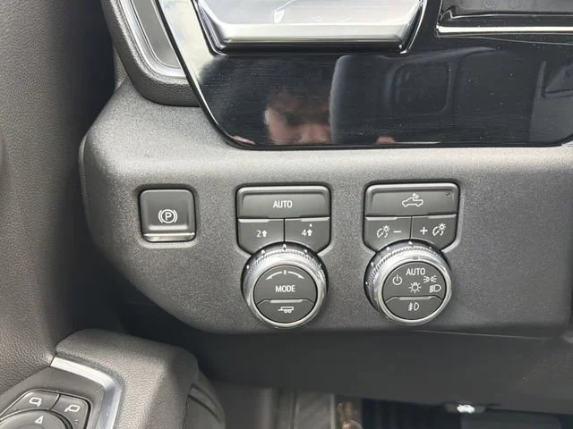New 2026 Sterling Metallic GMC Elevation image 29