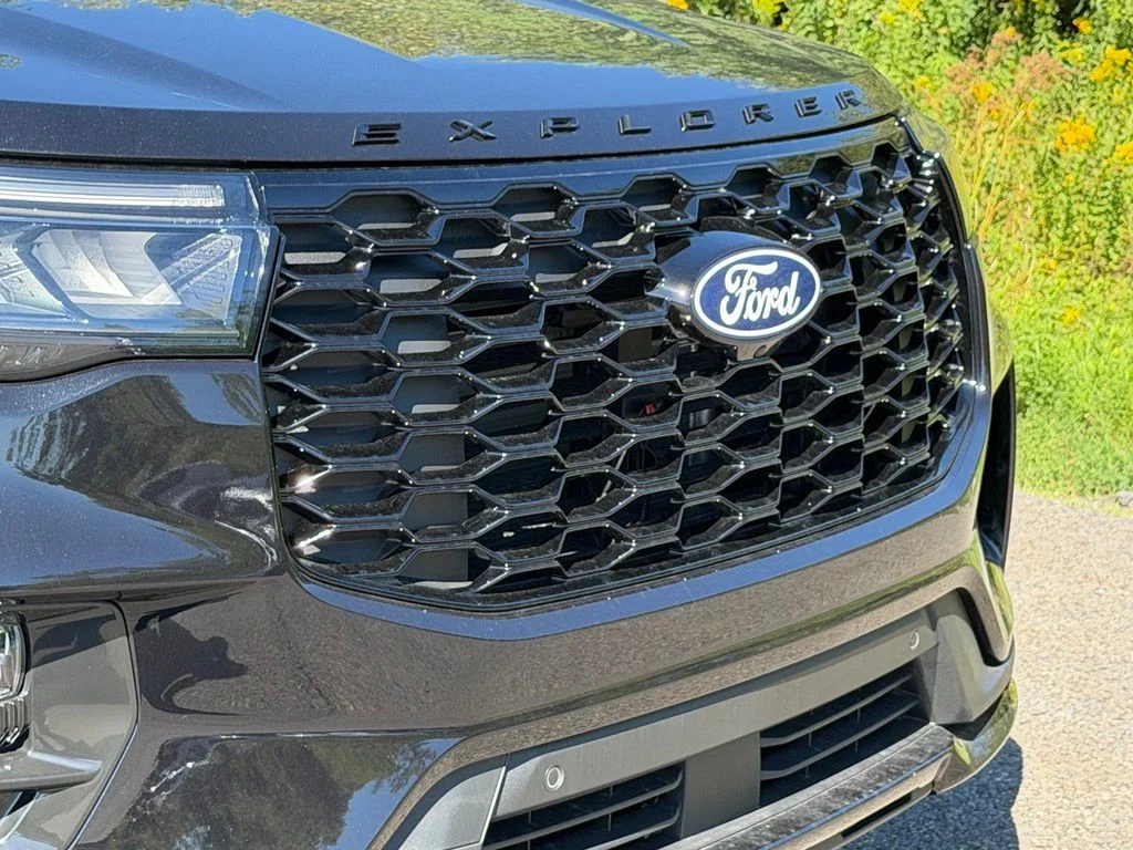 New 2027 Agate Black Metallic Ford ST-Line image 23
