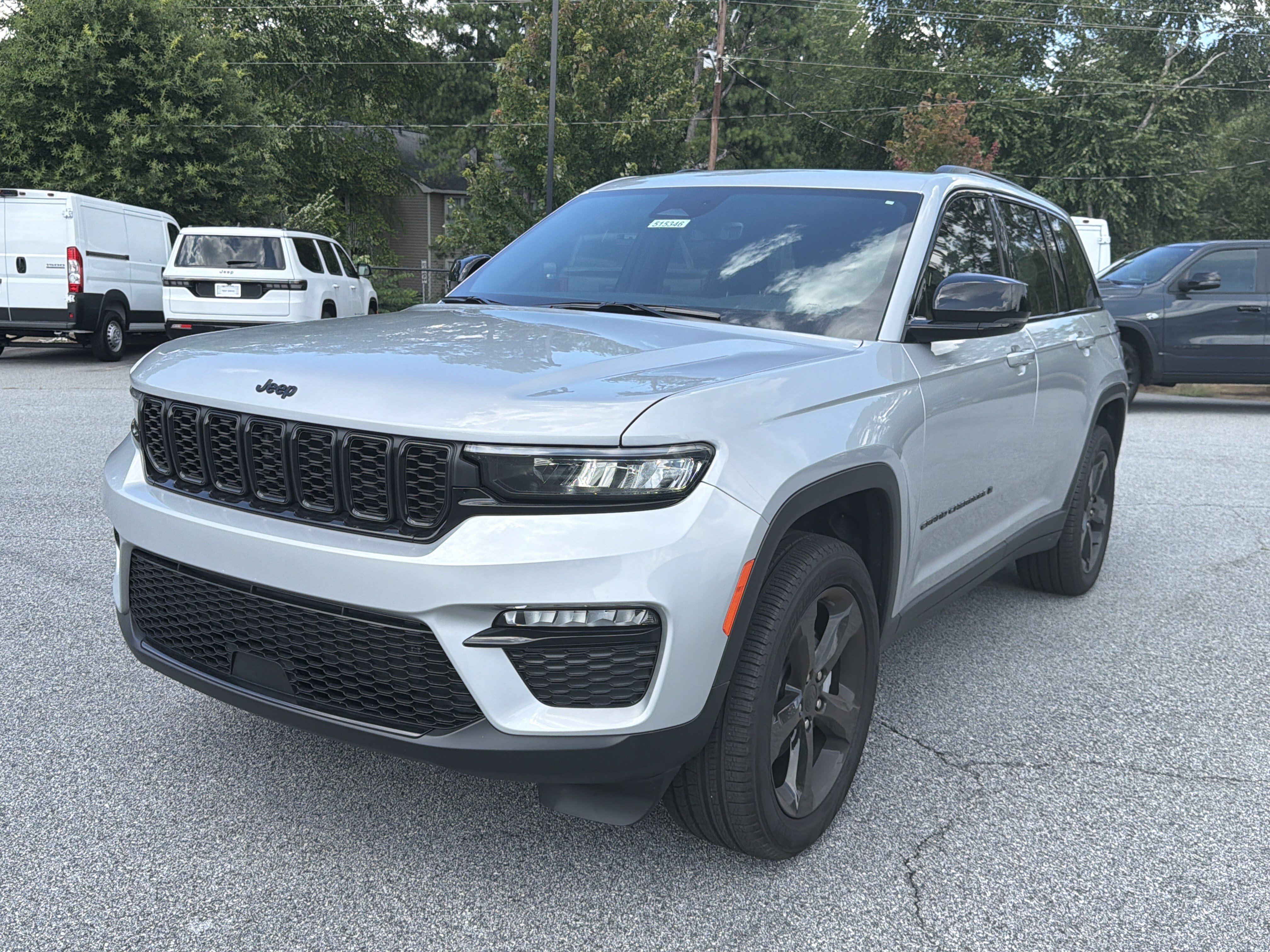 New 2025 Silver Zynith Exterior Paint Jeep Limited image 3