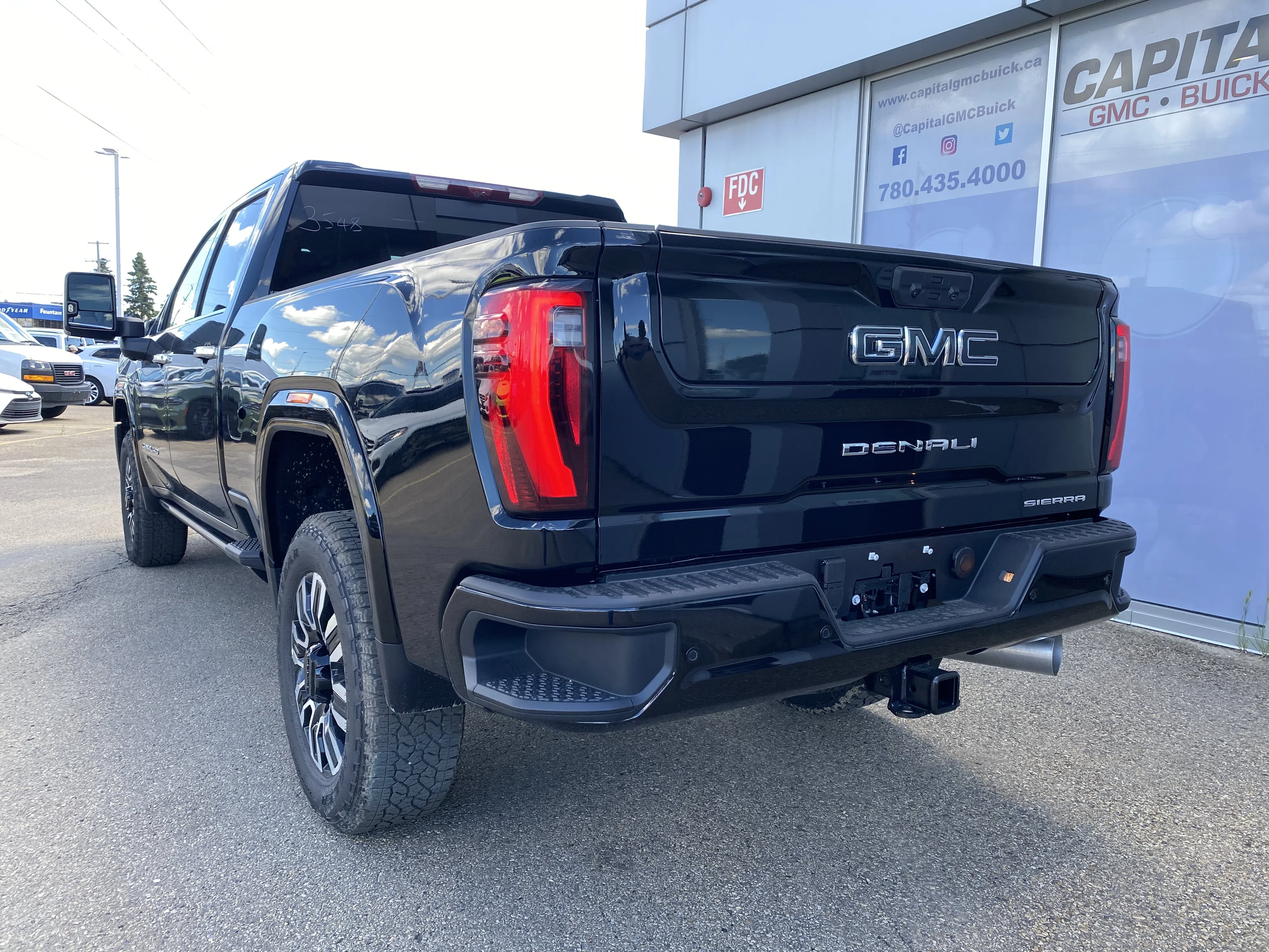 New 2026 ONYX BLACK GMC Denali Ultimate image 4