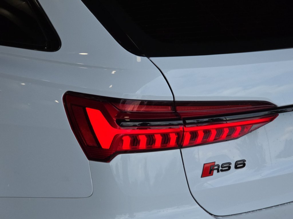 Used 2022 White Audi 4.2 image 33