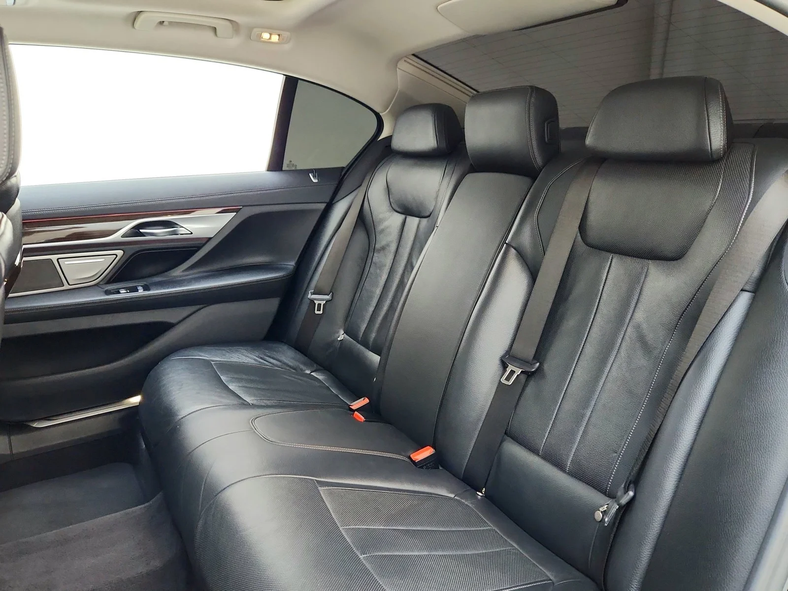 Used 2020 Black Sapphire Metallic BMW 740i xDrive image 27