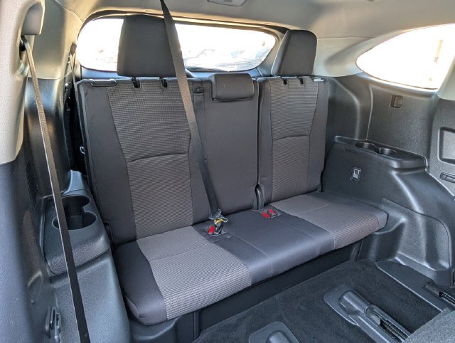 Used 2023 Off-white Toyota LE image 24