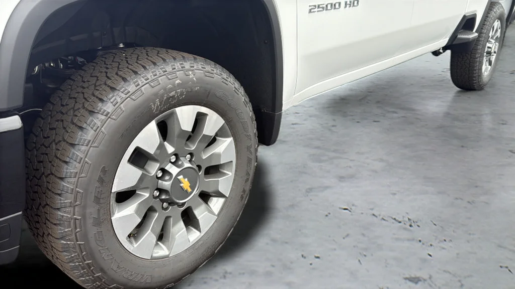 New 2026 Summit White Chevrolet Custom image 30