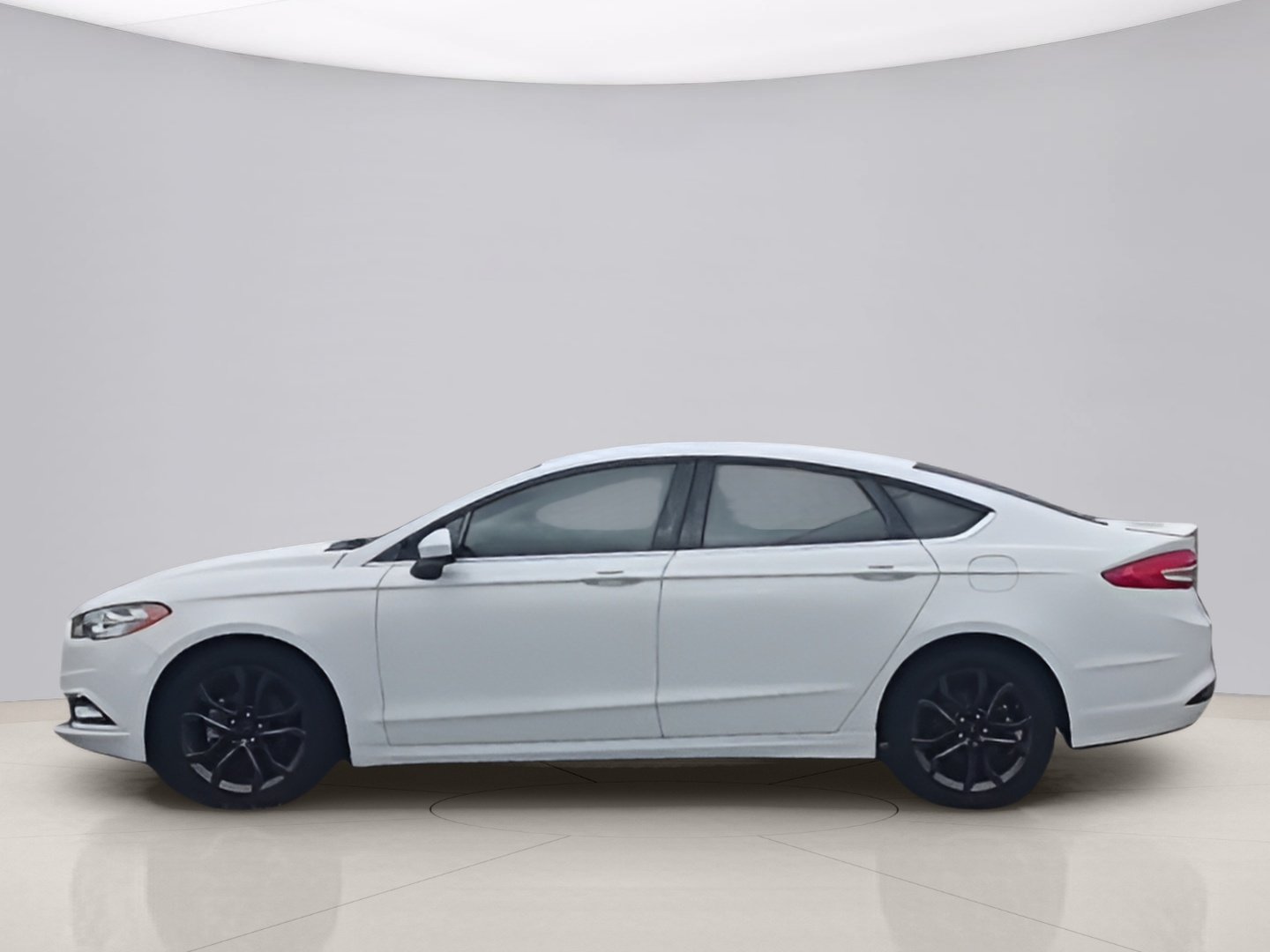 Used 2018 White Ford S image 2