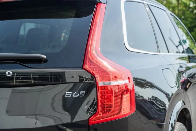 Certified Used 2023 Onyx Black Volvo Plus image 7