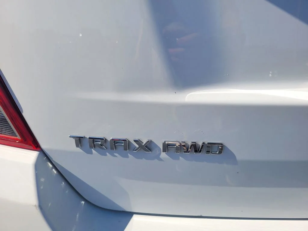 Used 2022 Summit White Chevrolet LT image 11