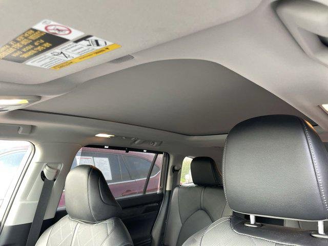 2025 Toyota Highlander Platinum - Photo 14