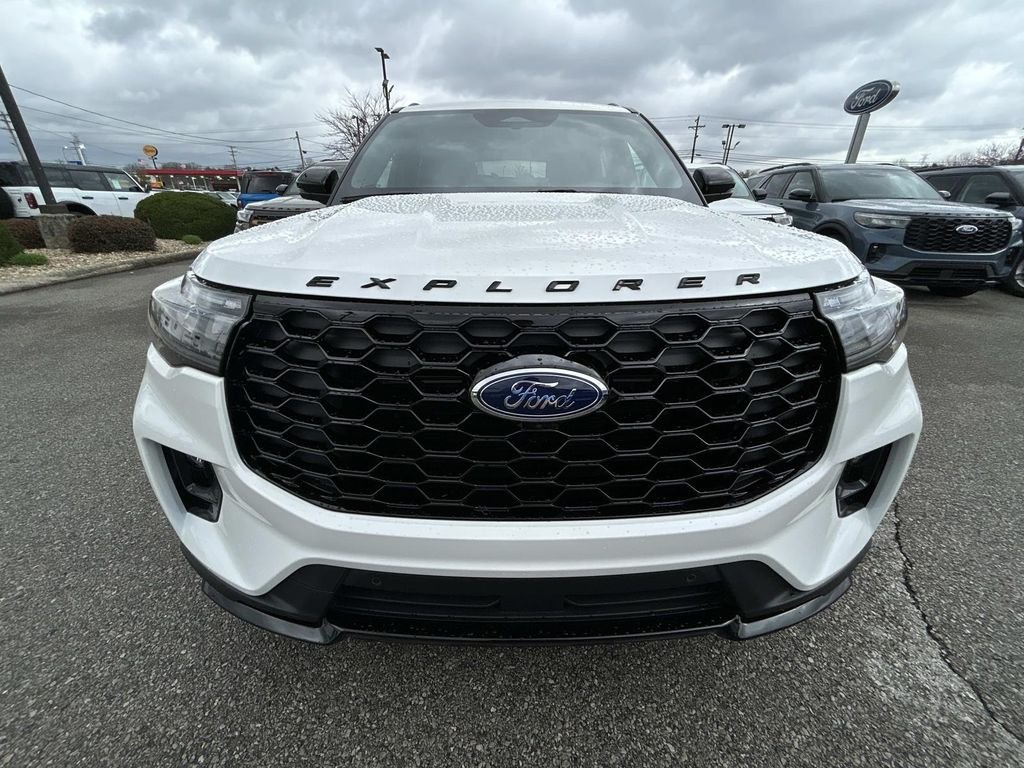 New 2026 Star White Metallic Tri-Coat Ford ST-Line image 7