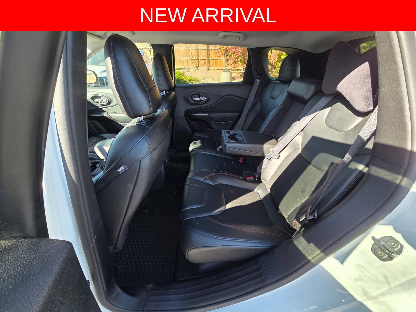 Used 2022 White Jeep Trailhawk image 9