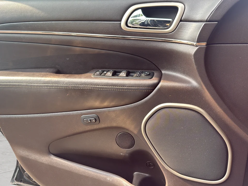 Used 2014 Black Jeep Summit image 24