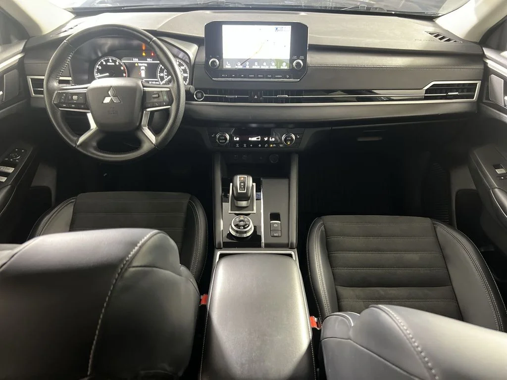 Used 2024 Gray Mitsubishi SE image 22