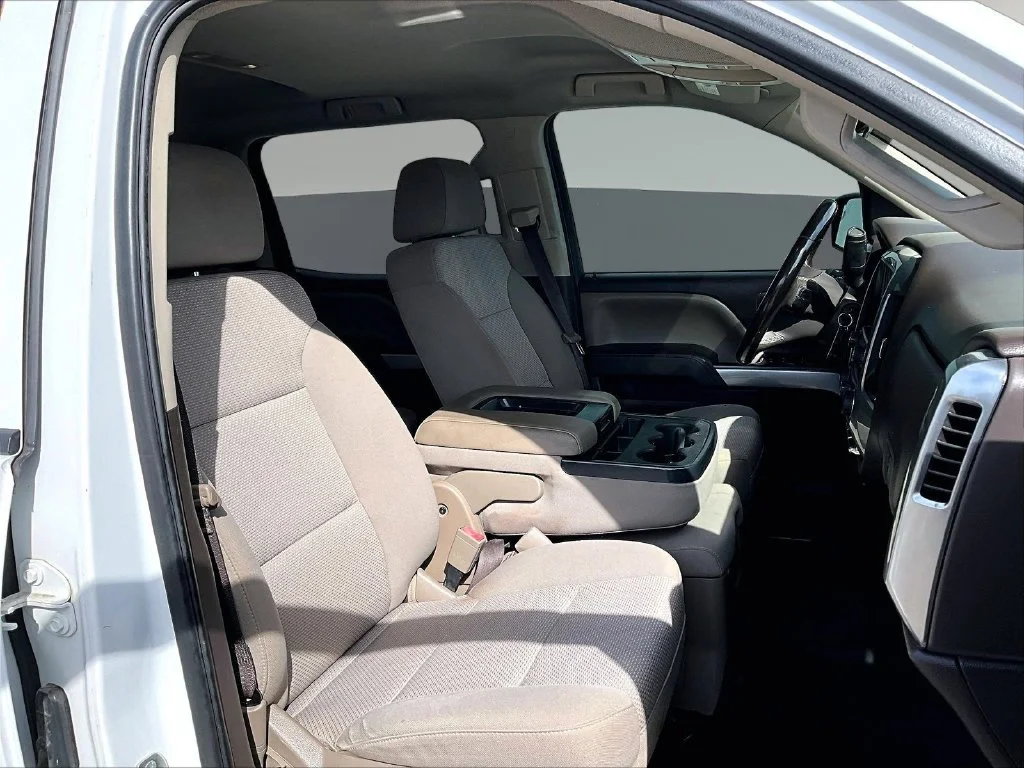 Used 2017 White Chevrolet LT image 33