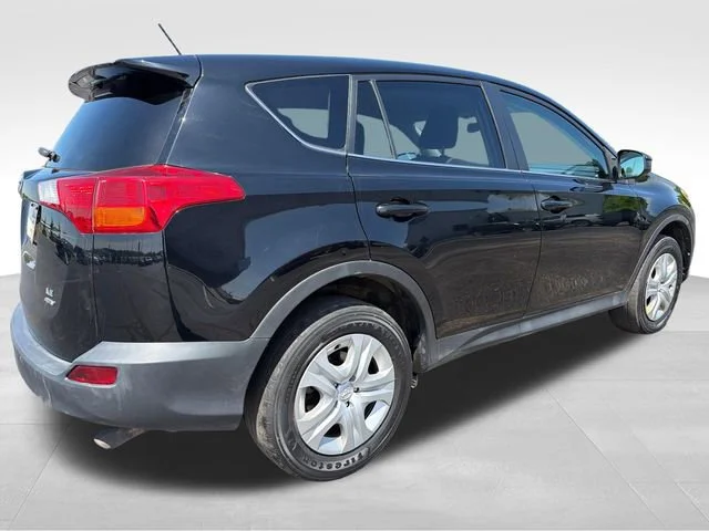 Used 2015 Black Toyota LE image 6