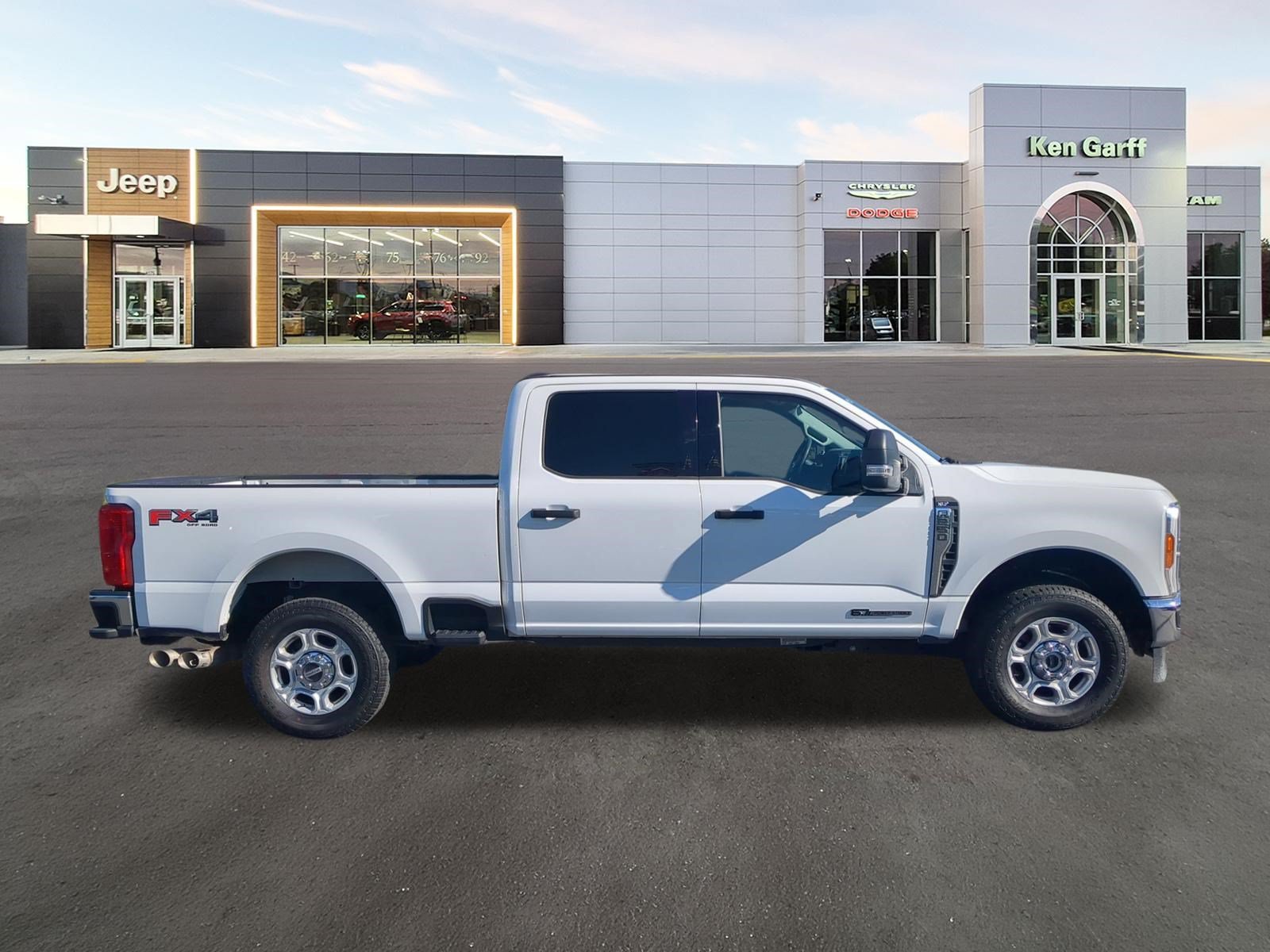 Used 2025 Oxford White Ford XLT image 3