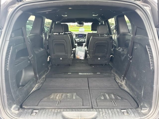 Used 2020 Granite Crystal Metallic Clearcoat Chrysler Launch Edition image 13