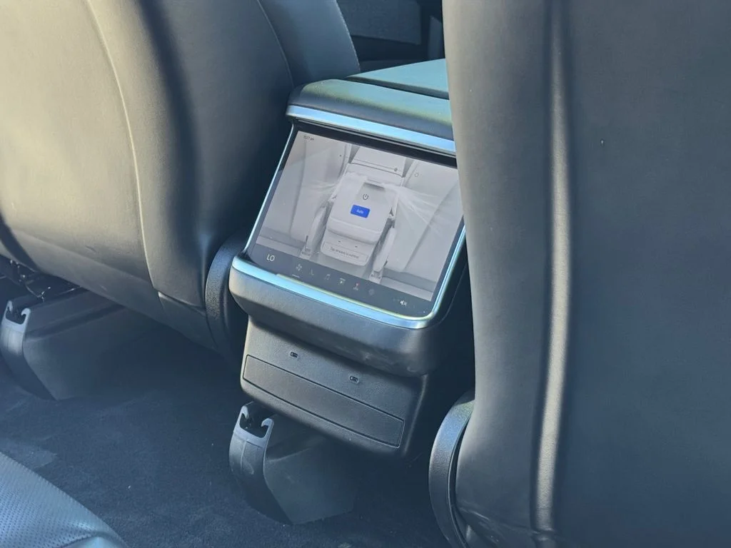 Used 2023  Tesla Base image 18