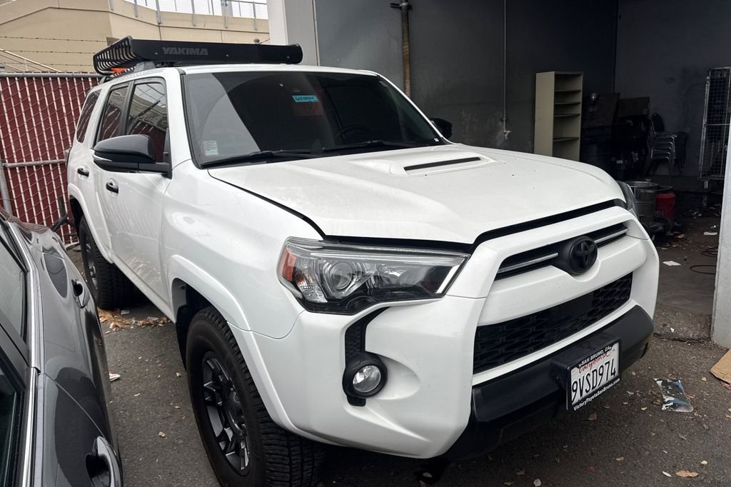 Certified Used 2020 White Toyota Venture image 2