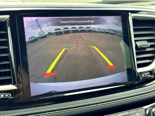 Used 2024 White Chrysler Select image 31