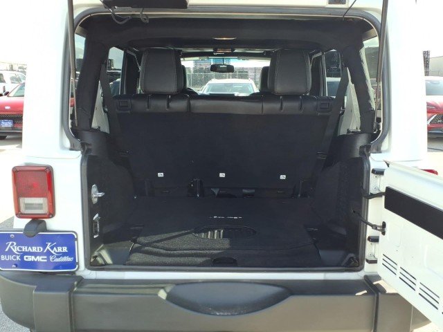 Used 2016 White Jeep Rubicon image 10