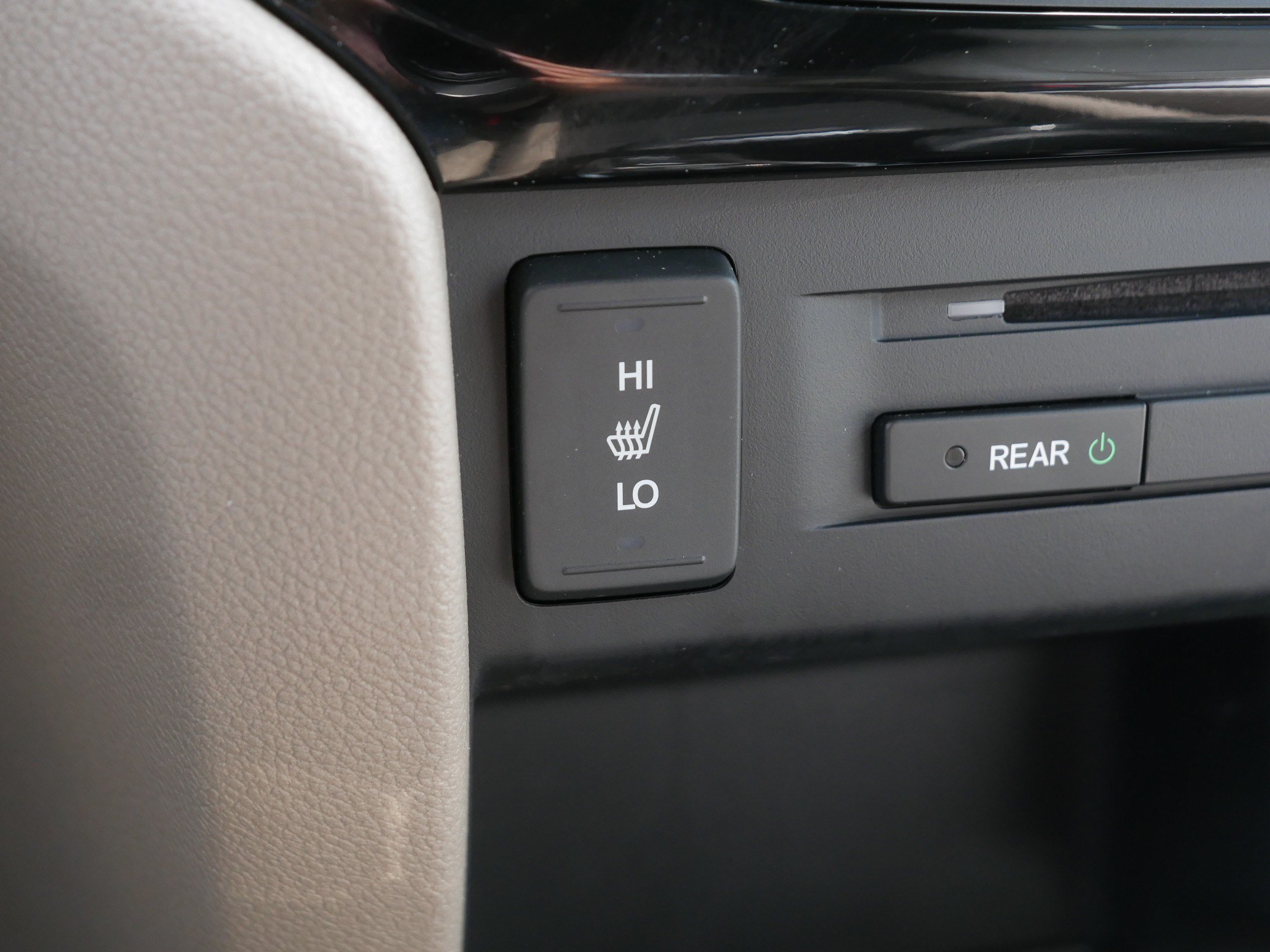 Used 2017 White Diamond Pearl Honda Touring image 28