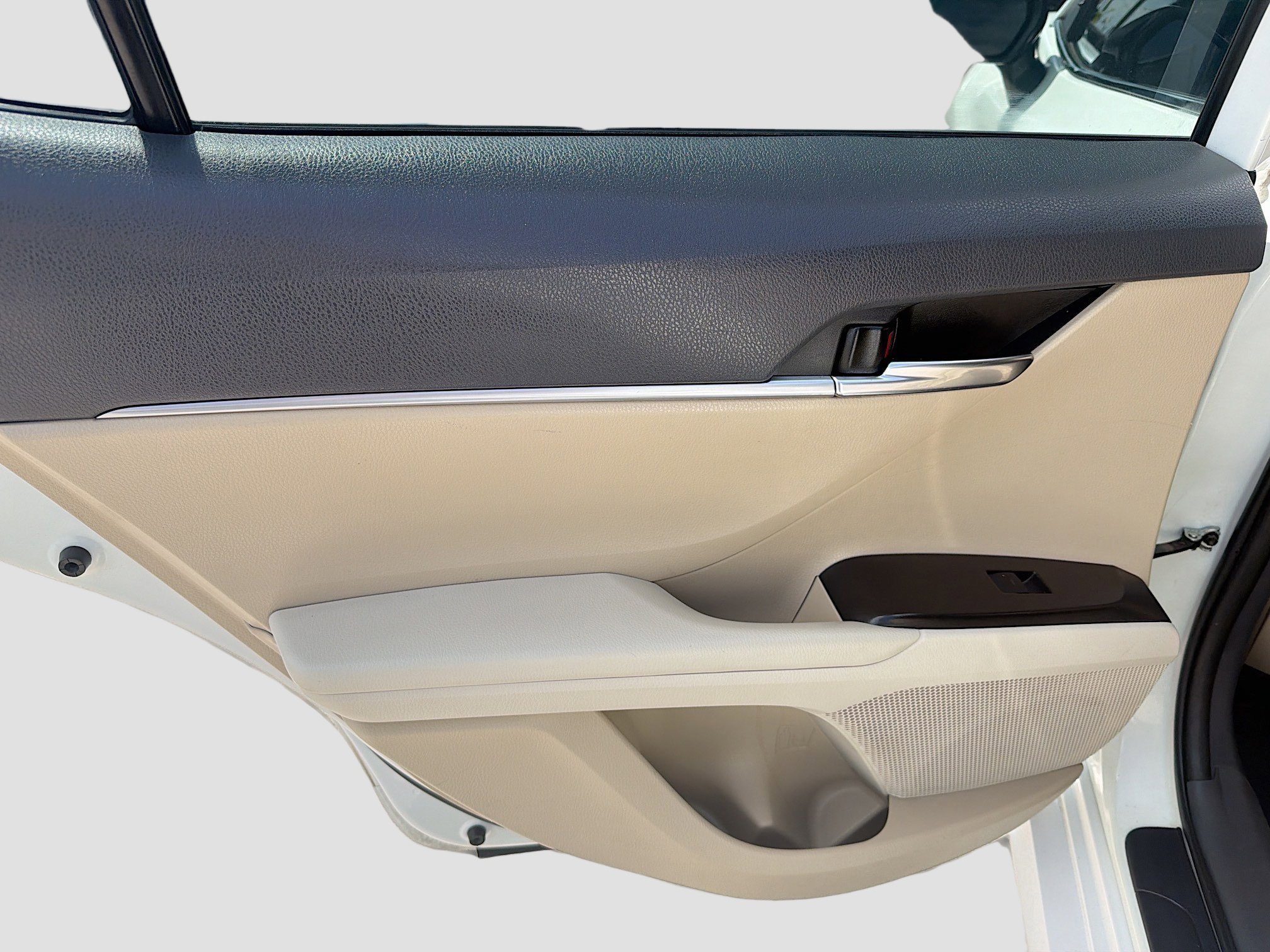 Used 2023 Ice Cap Toyota LE image 23
