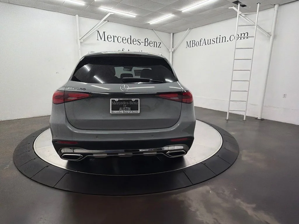 New 2027 White Mercedes-Benz GLC 300 image 6
