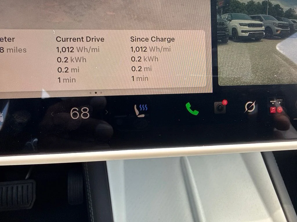 Used 2024  Tesla Base image 23