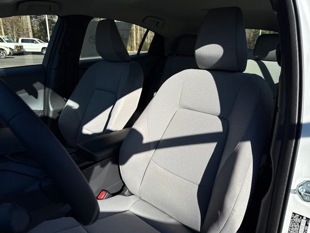 2026 Toyota Prius LE - Photo 12