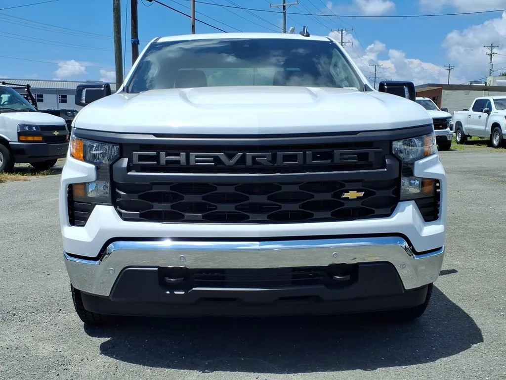 New 2026 Summit White Chevrolet WT image 23