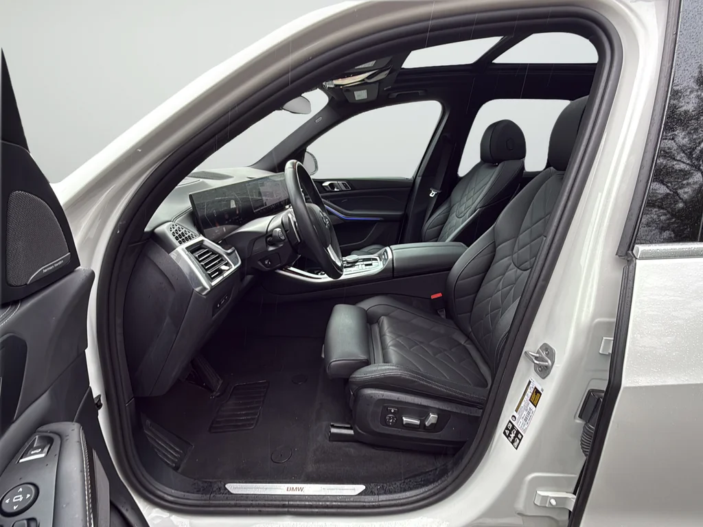 Used 2026 White BMW xDrive40i image 10