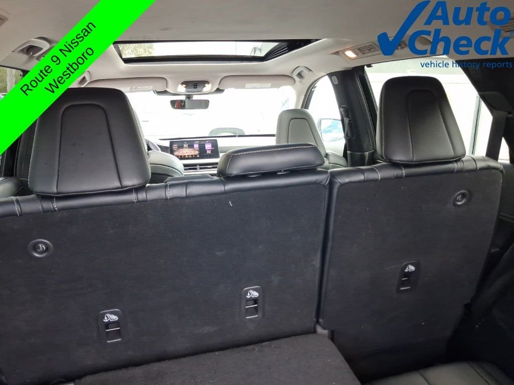 Used 2023 Black INFINITI LUXE image 11