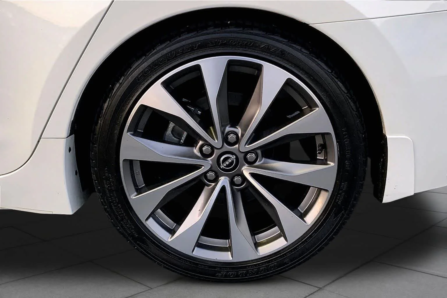 Used 2023 Pearl White Tricoat Nissan Platinum image 12