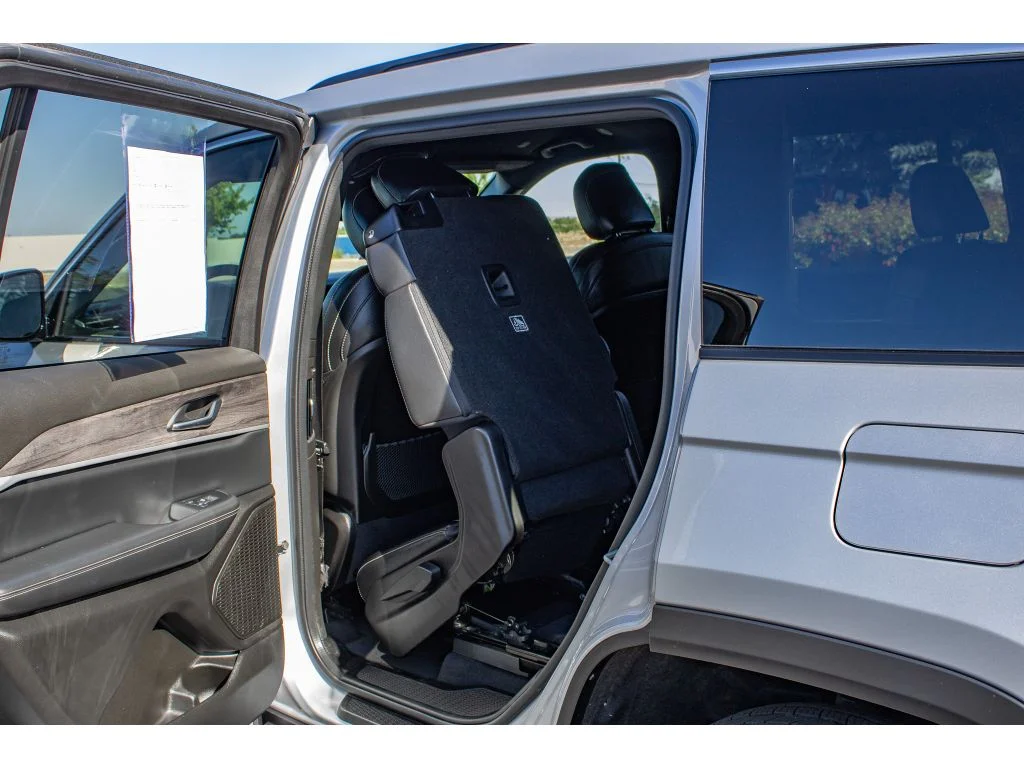 Used 2024 Silver Zynith Jeep Limited image 15