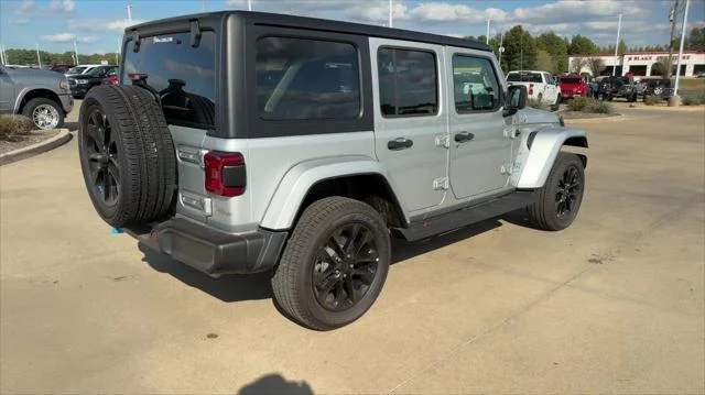 New 2023 Silver Zynith Clear-Coat Exterior Paint Jeep Sahara 4xe image 8