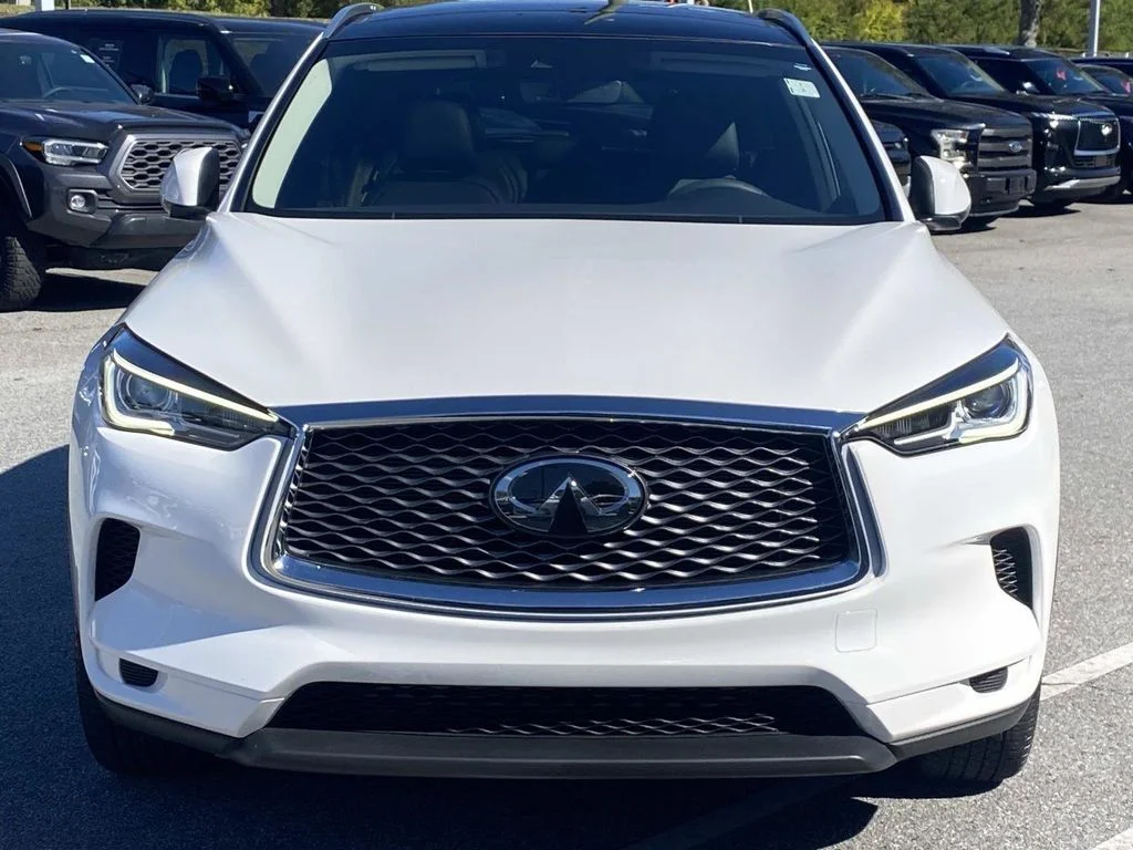 Used 2025 White INFINITI LUXE image 6