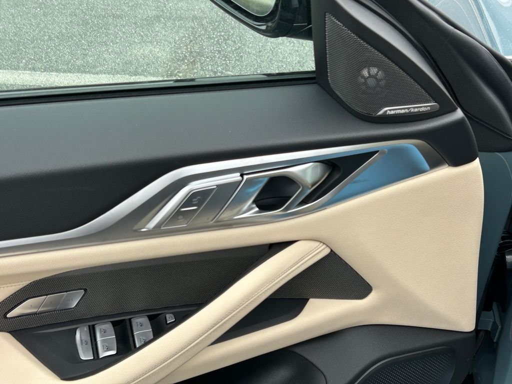 New 2026 Cape York Green Metallic BMW xDrive40 image 12