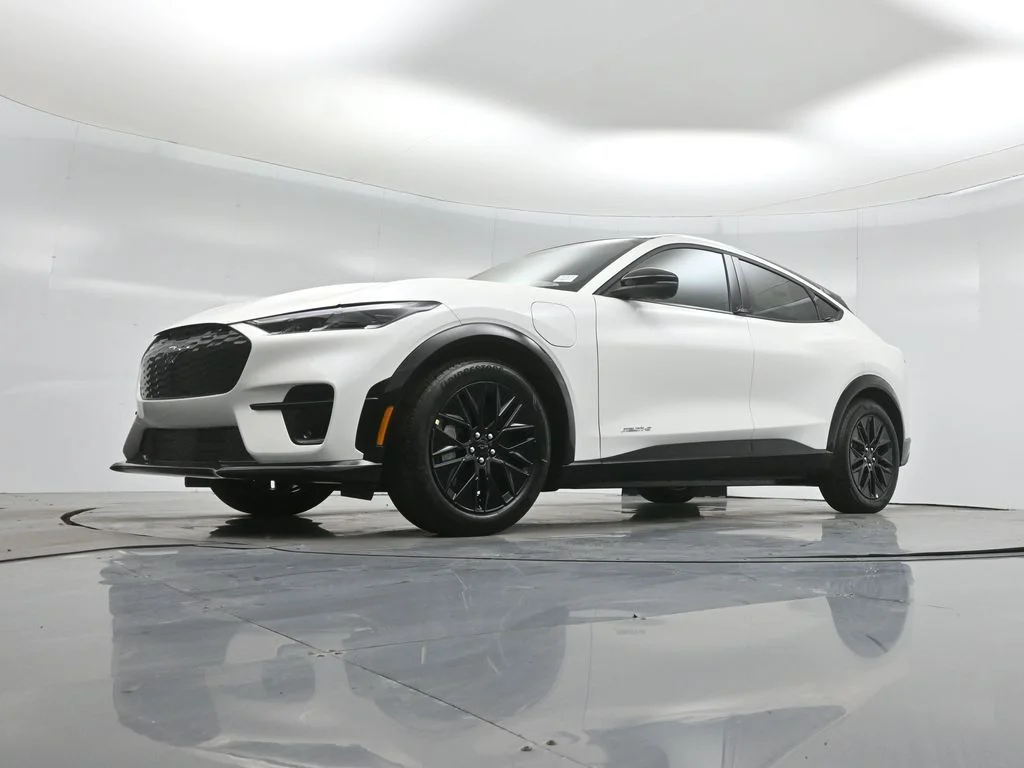 New 2026 Star White Metallic Tri-coat Ford Premium image 43