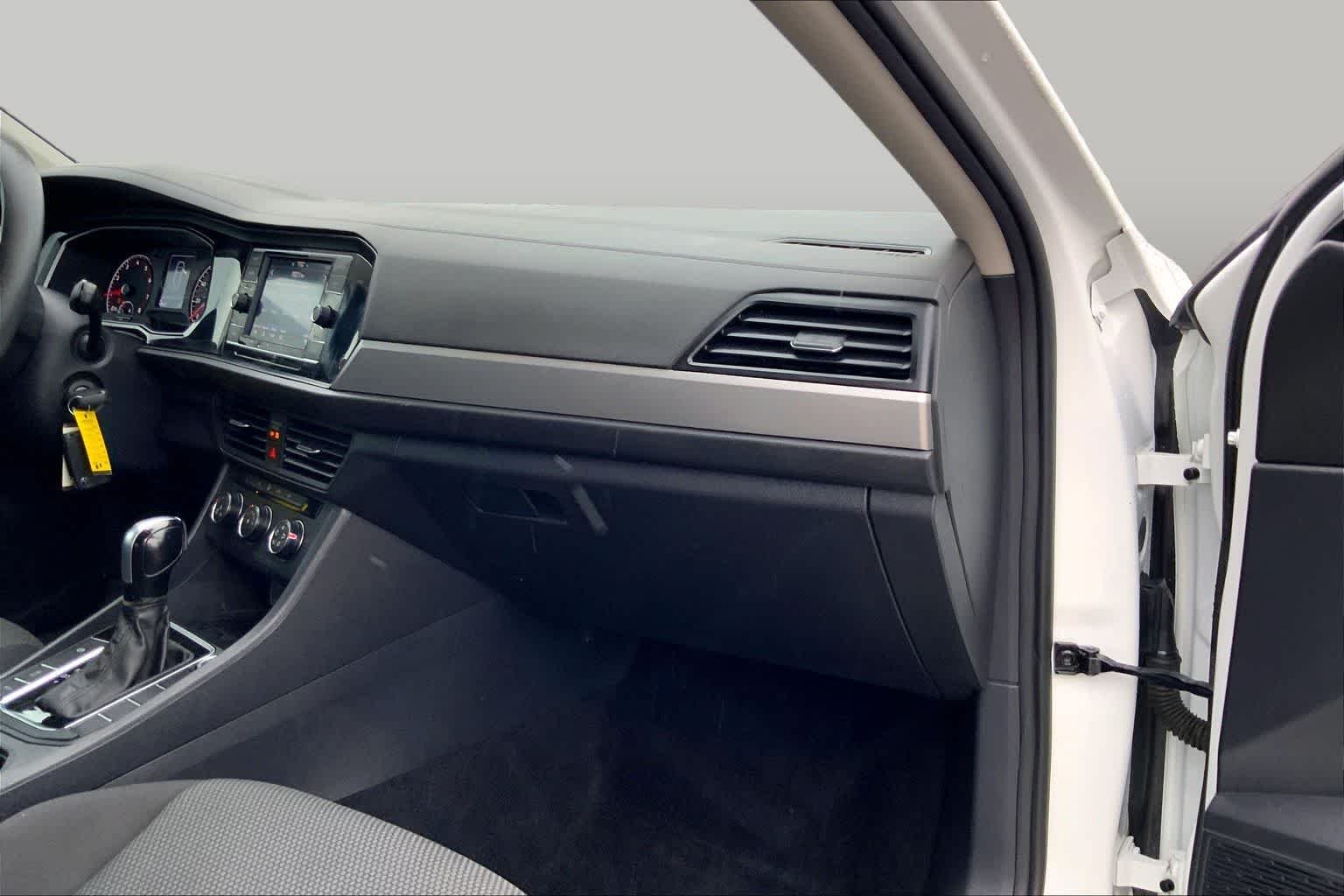 Used 2021 Pure White Volkswagen S image 16