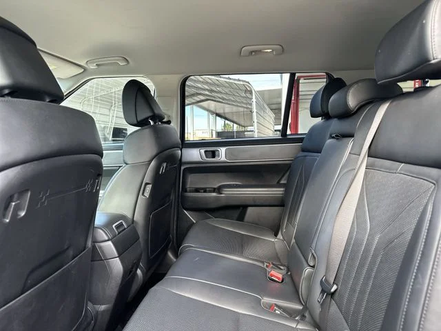 Used 2025 Black Hyundai SEL image 22