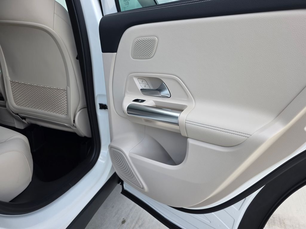 New 2026 Polar White Mercedes-Benz GLA 250 image 15