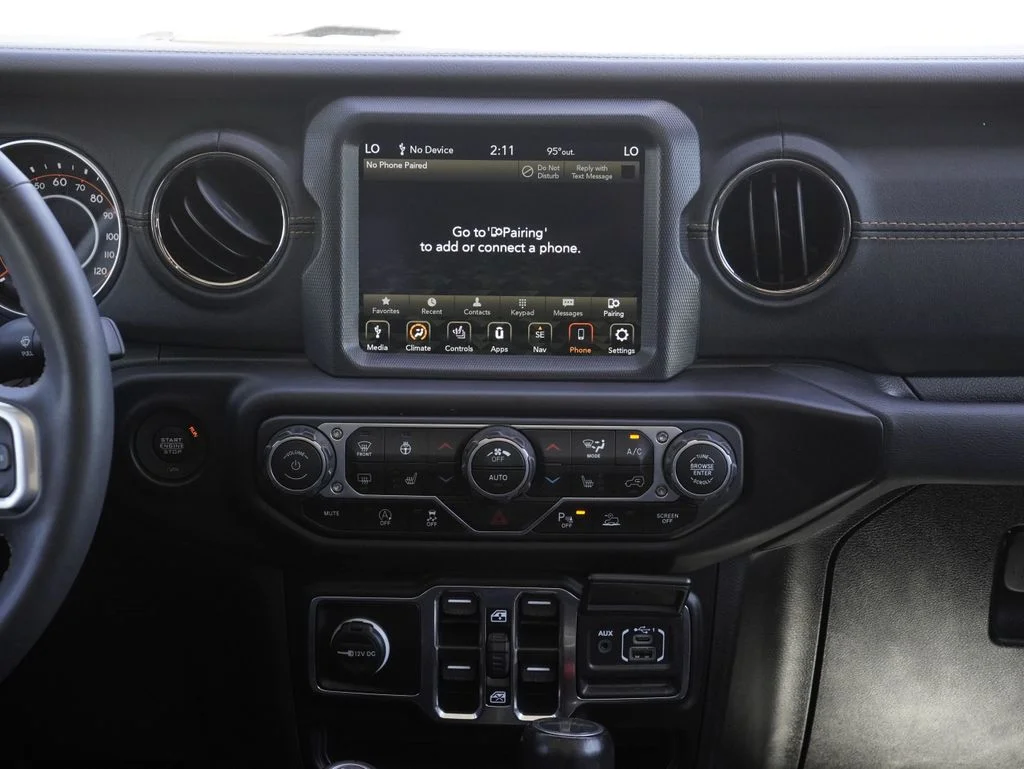 Certified Used 2023 White/off-white Jeep High Altitude image 33