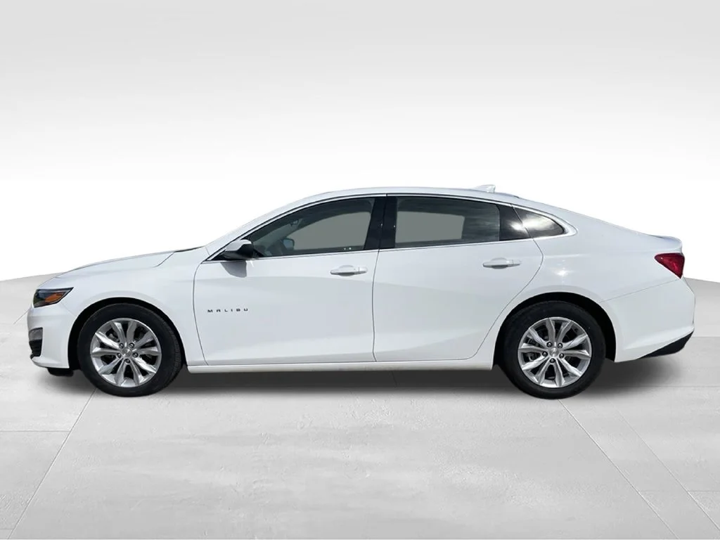 Used 2024 Summit White Chevrolet LT image 26