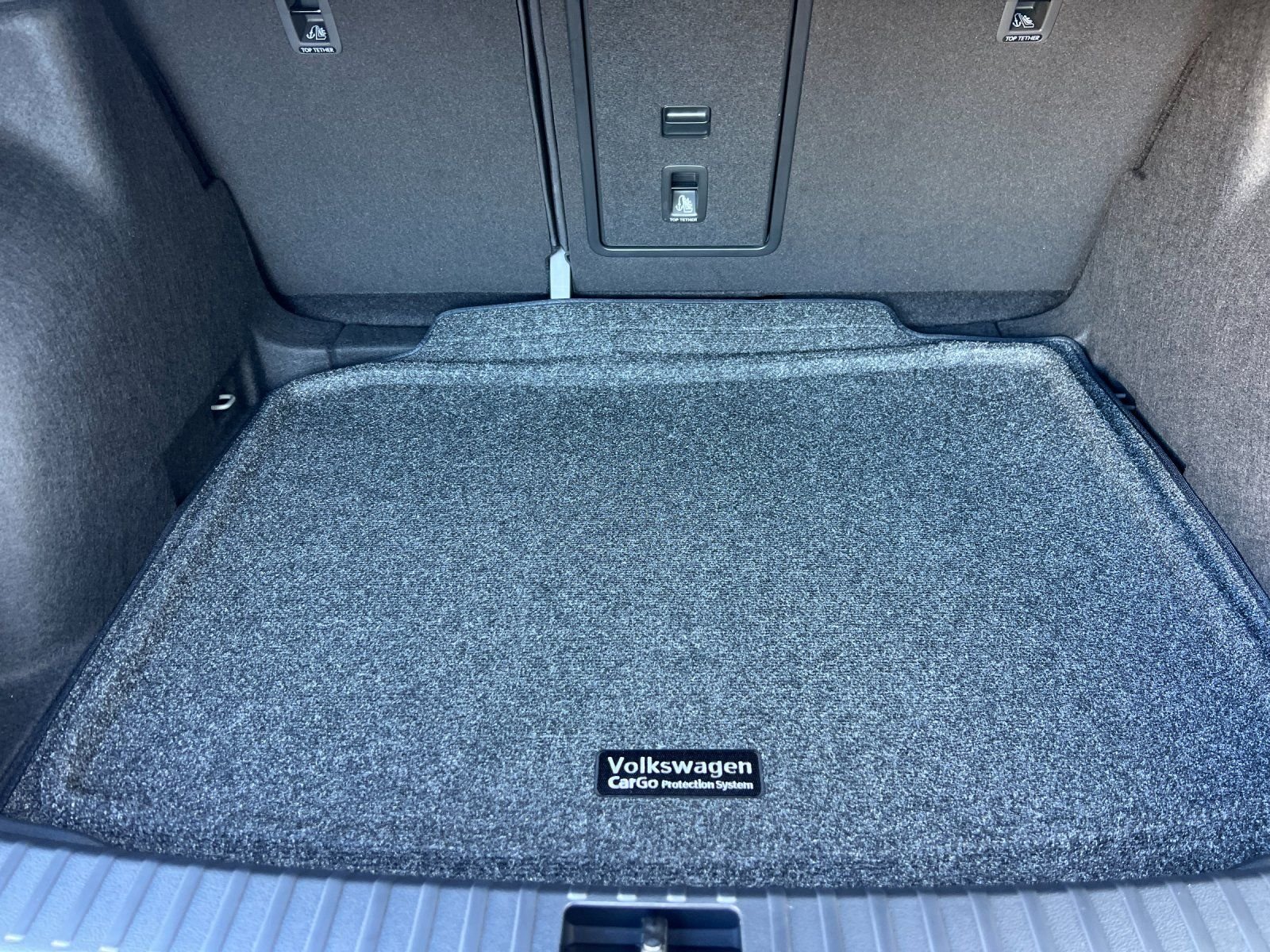 New 2026 Platinum Gray Metallic Volkswagen 1.5T SE image 14