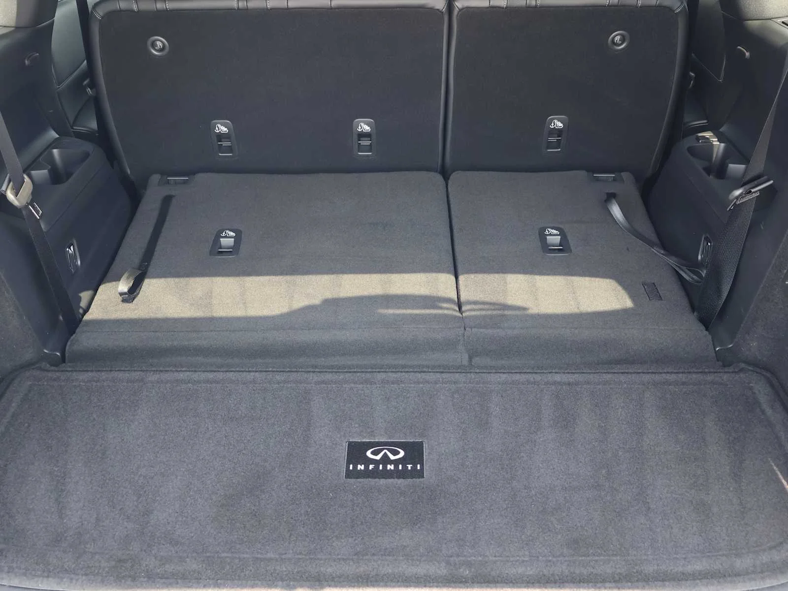 Certified Used 2026 Graphite Shadow INFINITI LUXE image 30