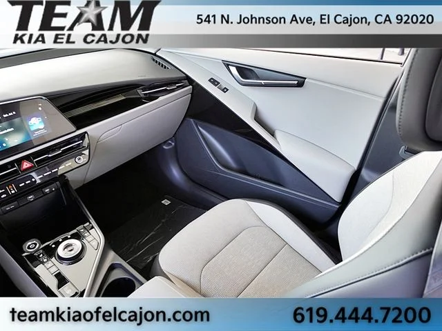 New 2026 White Kia Wave image 26