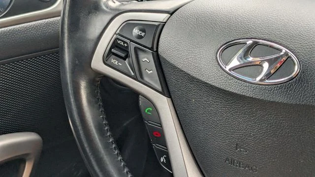 2015 Hyundai Veloster Base - Photo 15