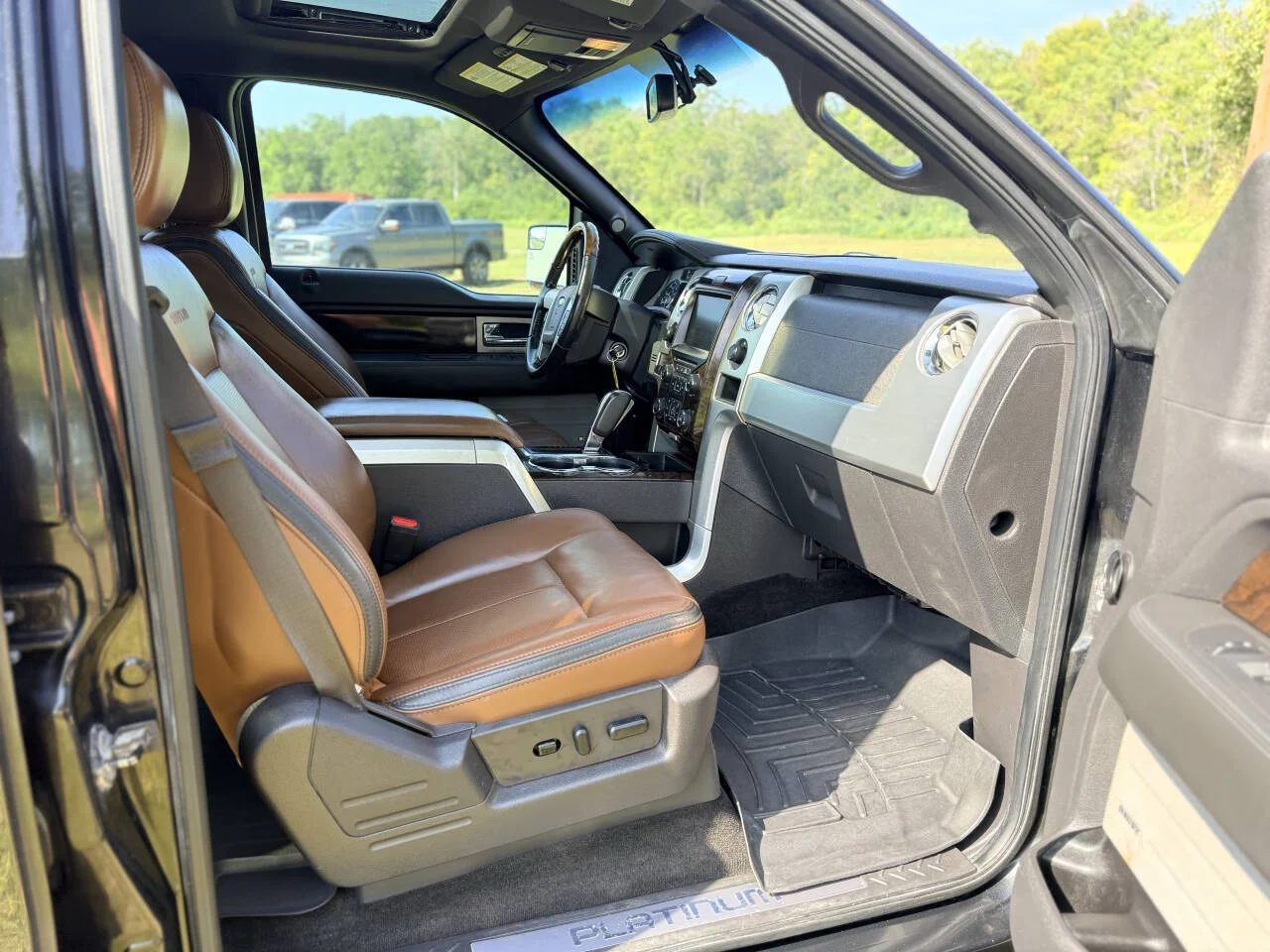 Used 2013 Black Ford Platinum 4x4 4dr SuperCrew Styleside 5.5 ft. SB image 21
